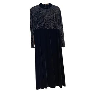 Jacqueline Ferrar Black Long Sleeve Velvet Maxi Dress